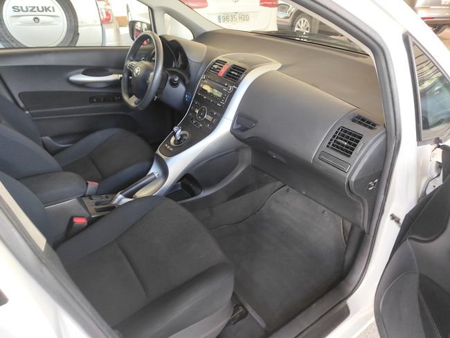 Toyota Auris 2011, foto 11