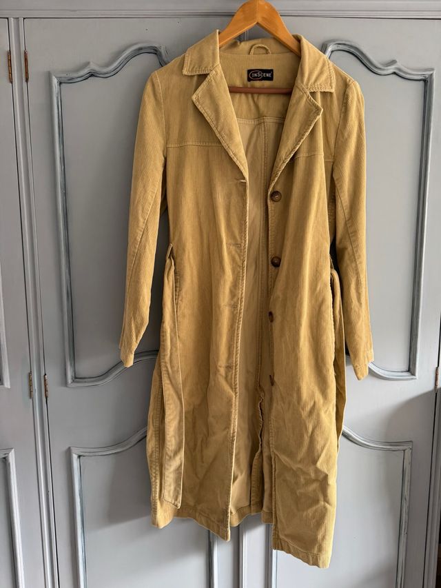 Gabardina con cinturón