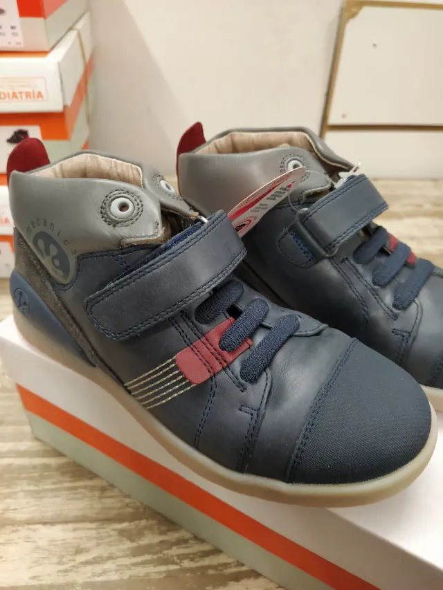 Zapatillas Biomecanics niño Talla 32