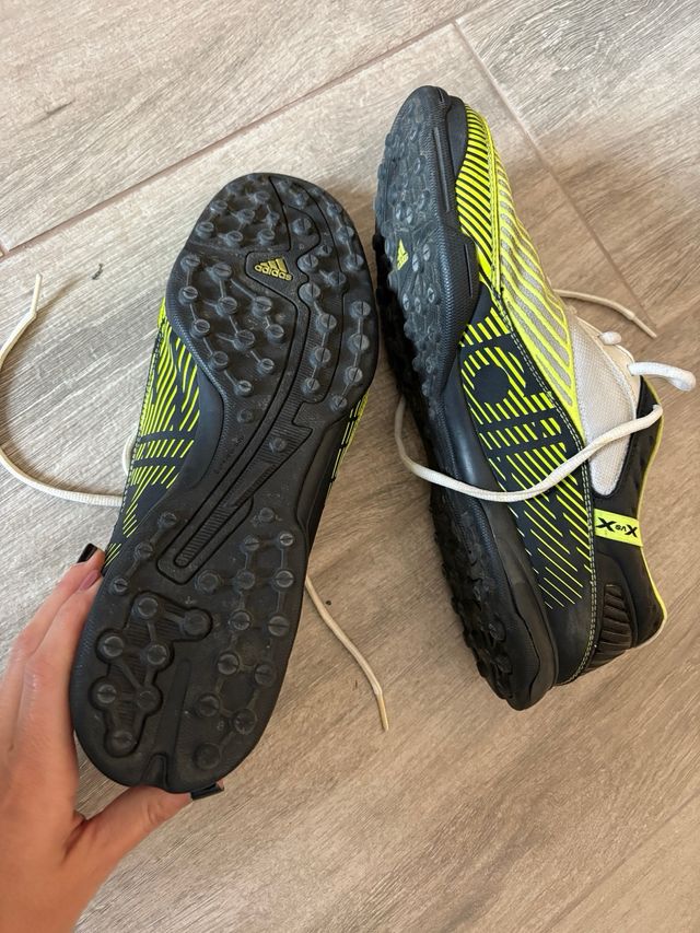 Botas Fútbol Indoor Negro/Amarillo