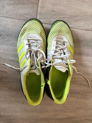 Botas Fútbol Indoor Negro/Amarillo