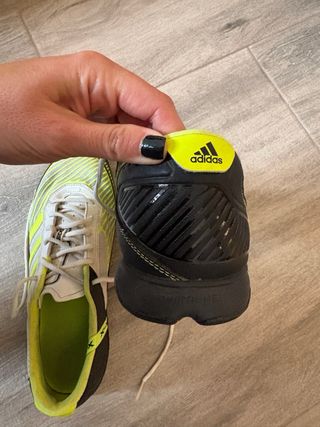 Botas Fútbol Indoor Negro/Amarillo