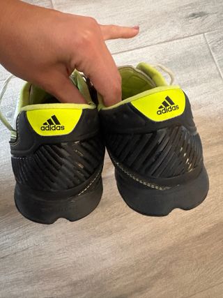 Botas Fútbol Indoor Negro/Amarillo