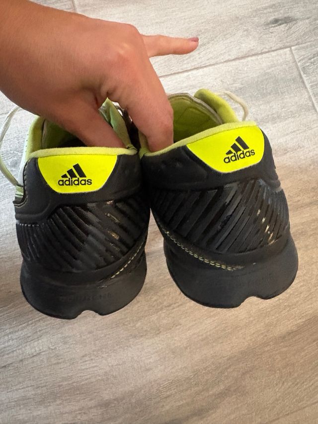 Botas Fútbol Indoor Negro/Amarillo