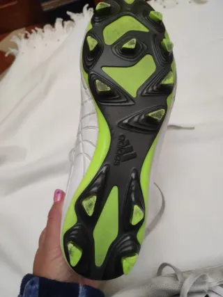 Botas de fútbol Adidas césped