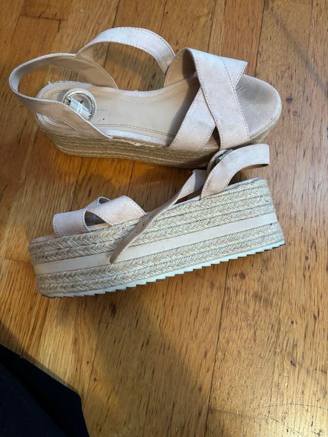 Sandalias Beige Cuña
