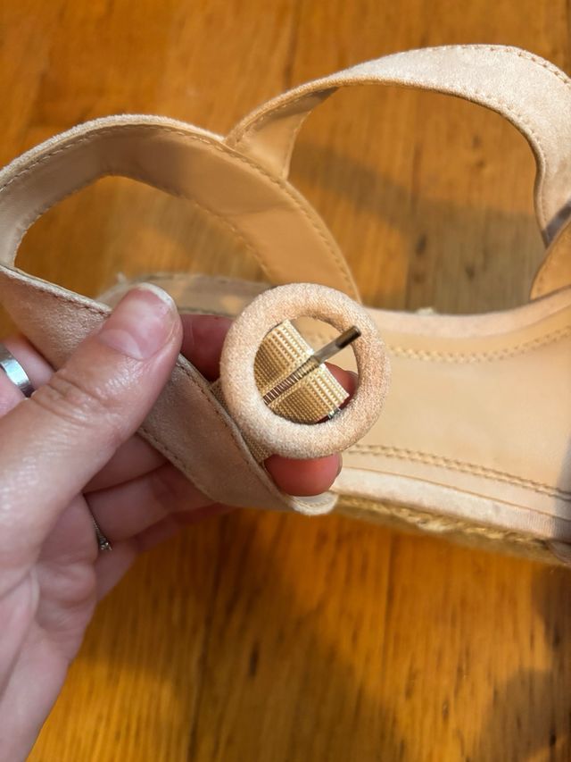 Sandalias Beige Cuña