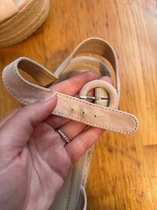 Sandalias Beige Cuña