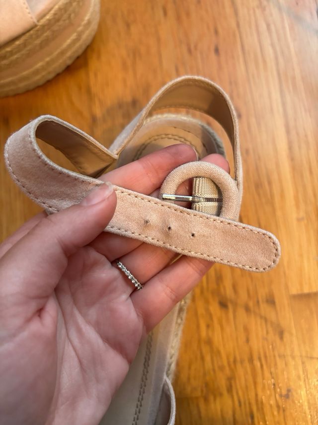 Sandalias Beige Cuña