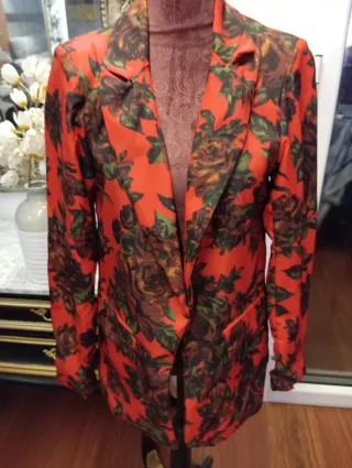 Chaqueta Estampada Flores Roja y Verde