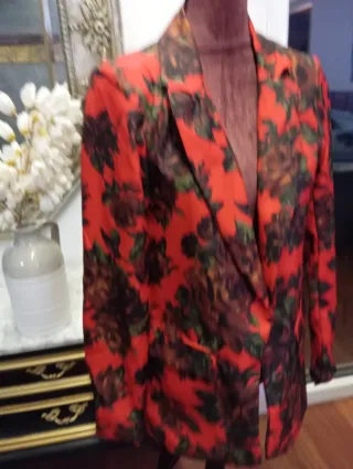 Chaqueta Estampada Flores Roja y Verde