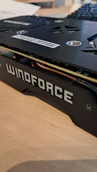 Tarjeta Gráfica Gigabyte R9 390x G1