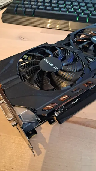 Tarjeta Gráfica Gigabyte R9 390x G1