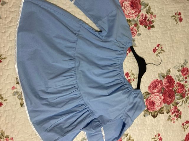 Top donna azzurro con maniche a campana