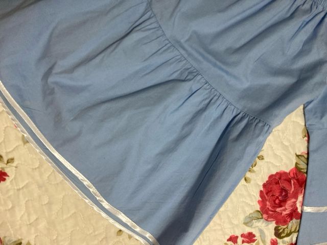 Top donna azzurro con maniche a campana