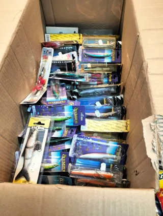 Señuelos de pesca y material de montaje