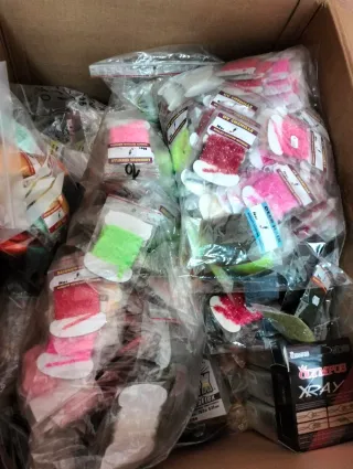 Señuelos de pesca y material de montaje