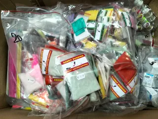 Señuelos de pesca y material de montaje