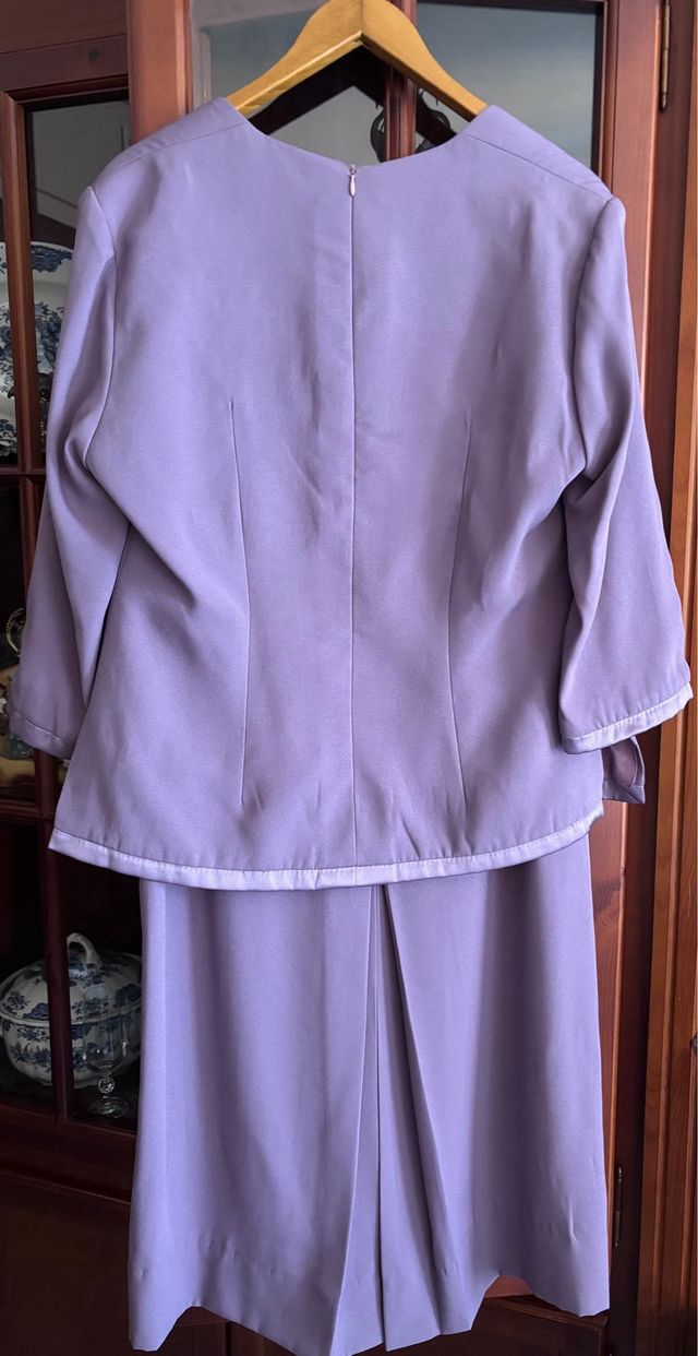 Traje morado para eventos
