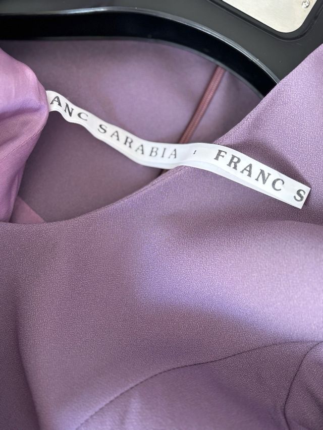 Traje morado para eventos