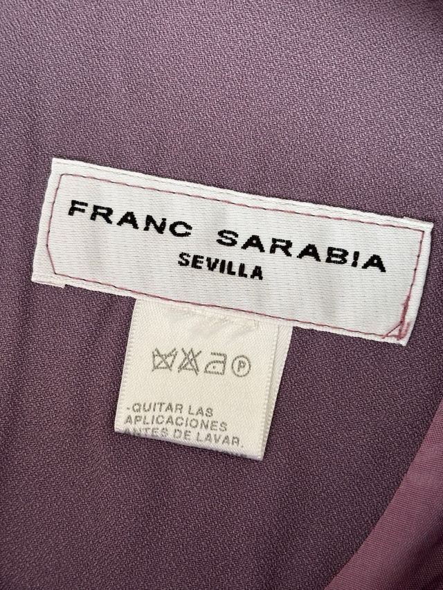 Traje morado para eventos