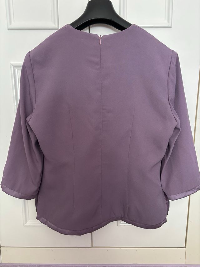 Traje morado para eventos