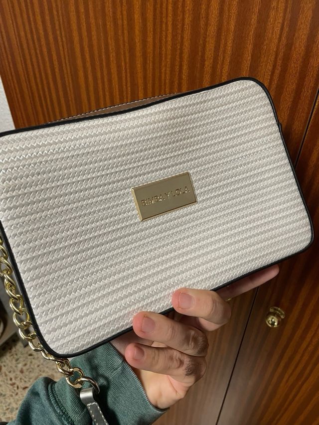 Bolso de mujer blanco y plateado - cadena dorada