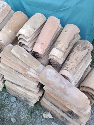 Tejas árabes antiguas de barro