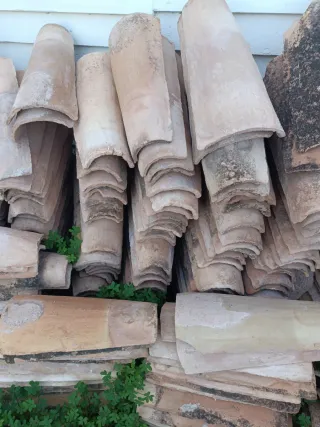 Tejas árabes antiguas de barro