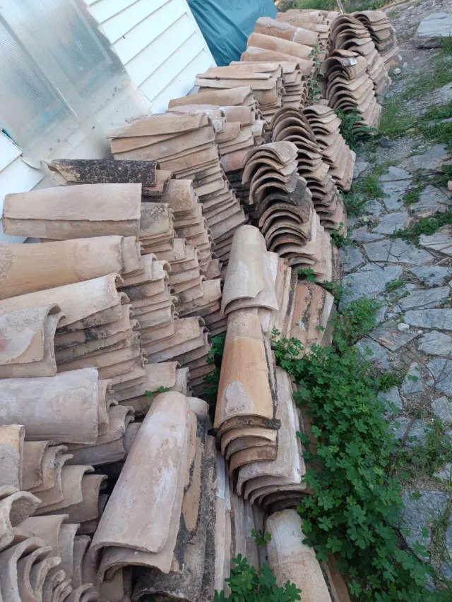 Tejas árabes antiguas de barro