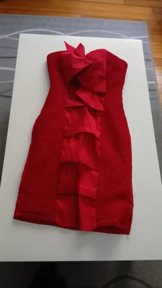 Vestido rojo palabra de honor como nuevo