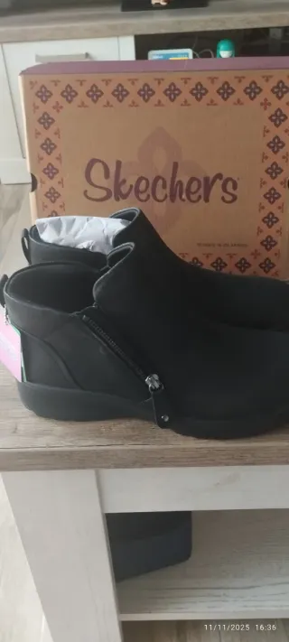 Botines Skechers Memory Foam Negros