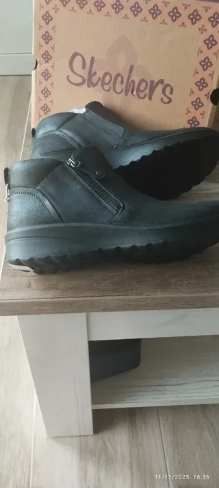 Botines Skechers Memory Foam Negros