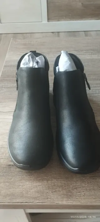 Botines Skechers Memory Foam Negros