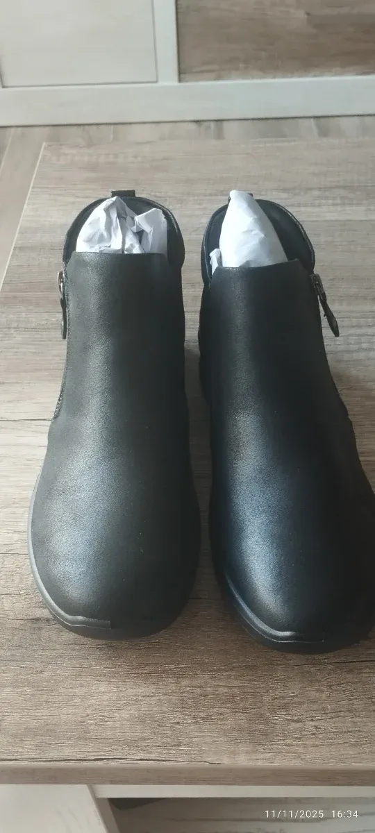 Botines Skechers Memory Foam Negros