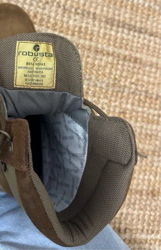 Botas militares marrones y verde oliva