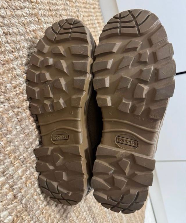 Botas militares marrones y verde oliva