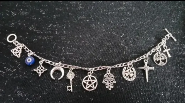 Pulsera de protección y suerte con amuletos