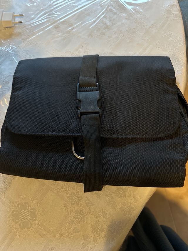 Bolsa de aseo colgante negra