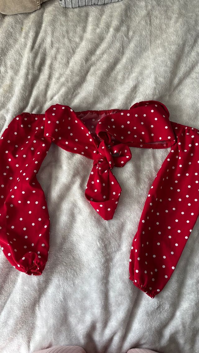 Top rojo lunares blanco