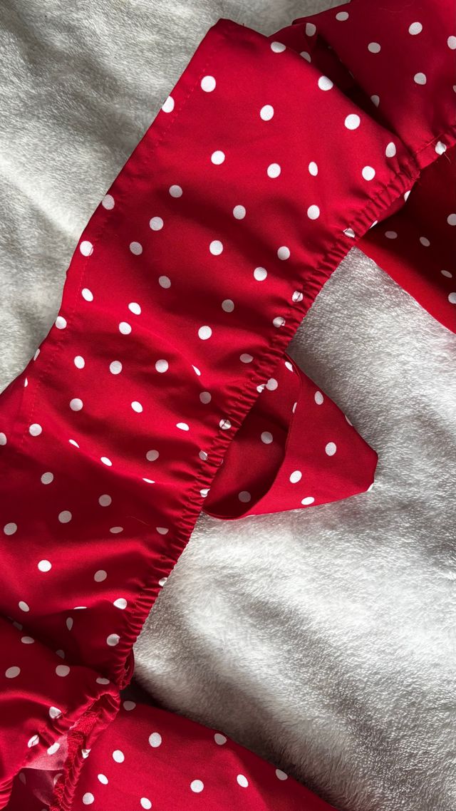 Top rojo lunares blanco