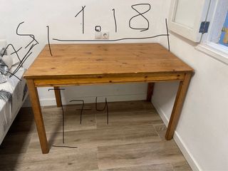 Mesa de madera rústica