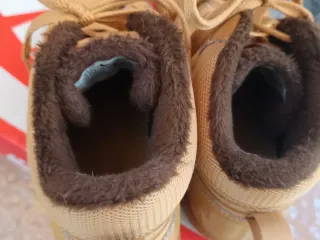 Botas Nike color camel