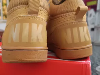 Botas Nike color camel