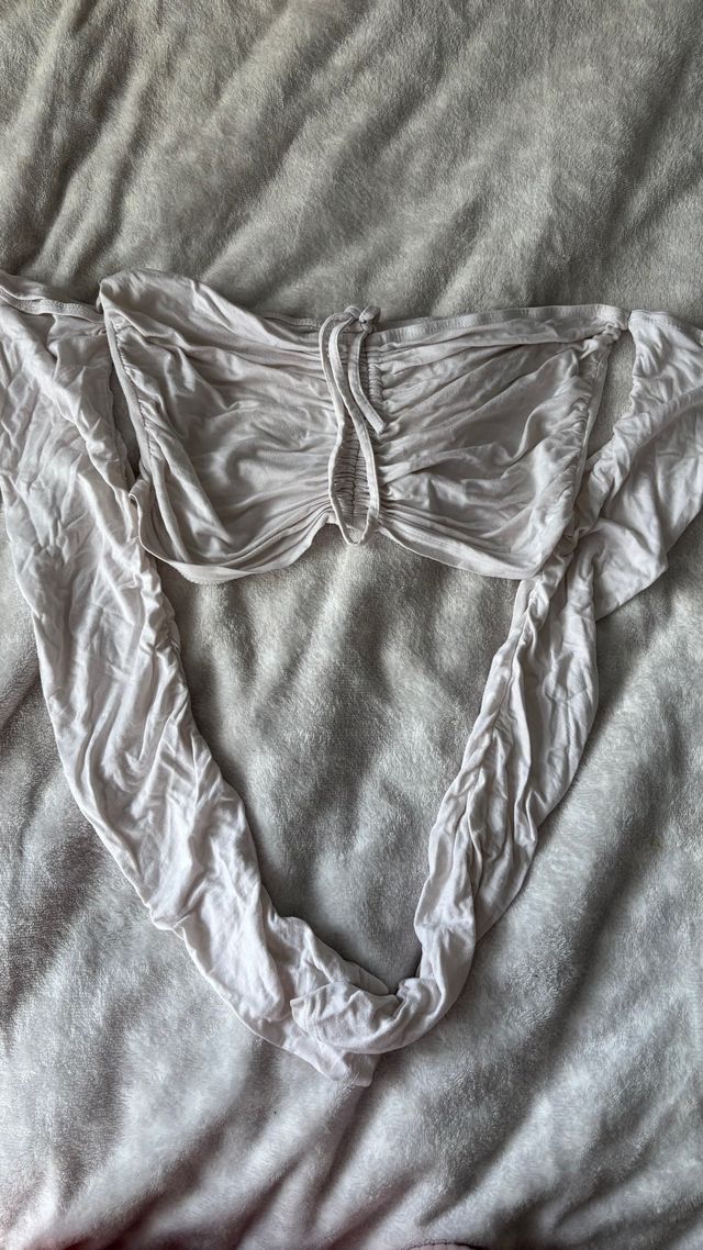 Top beige fruncido con cordones