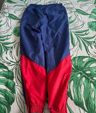 Pantalón Nike azul y rojo