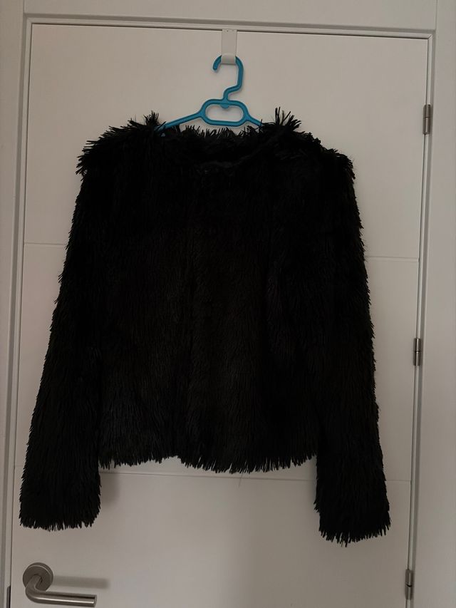 Abrigo pelo negro
