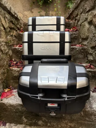 Conjunto Baúl y Maletas Givi Trekker