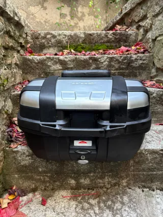 Conjunto Baúl y Maletas Givi Trekker