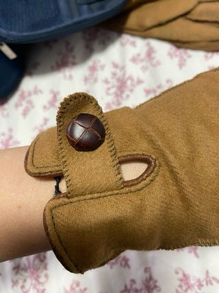 Guantes de lana con botón M